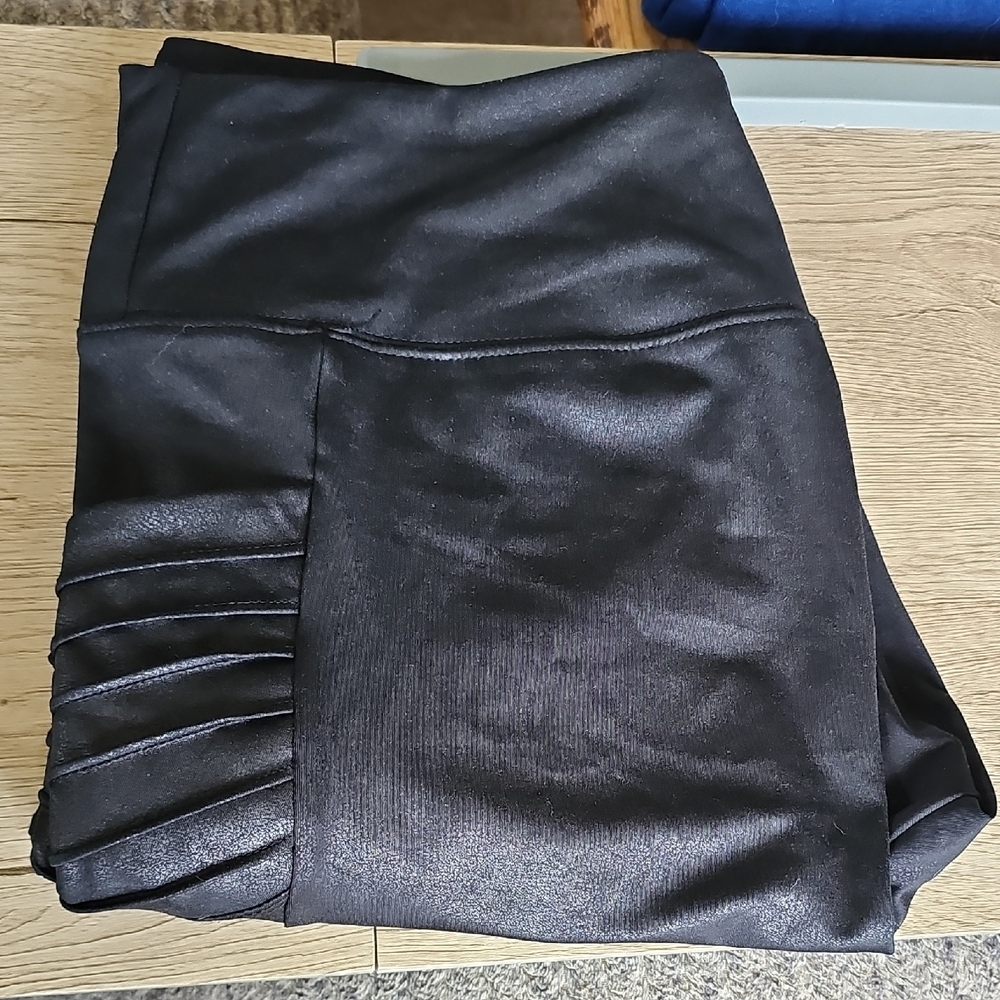 EUC Vera Wang Faix Leathwr Moto Leggings